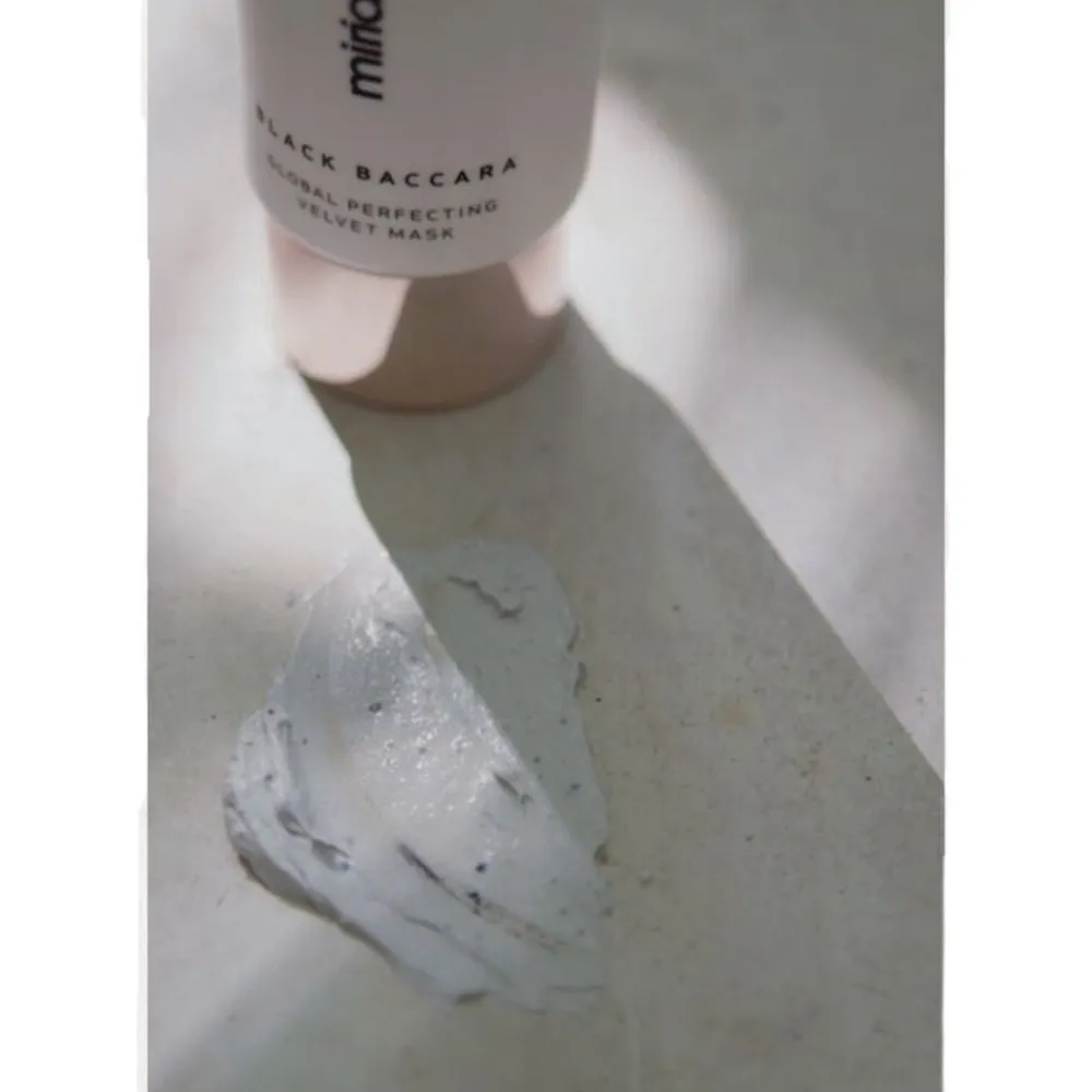 Miriam Quevedo Ansiktsmaske Og Kur|FACE Black Baccara Global Perfecting Velvet Mask